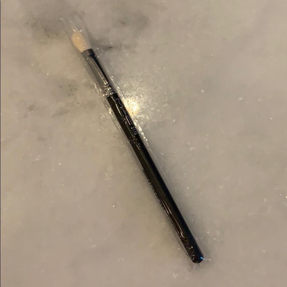 MAC Cosmetics 217 Blending Brush Brand New